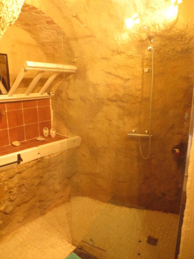 Hôtel L'Etape troglo à Vouvray Extérieur photo